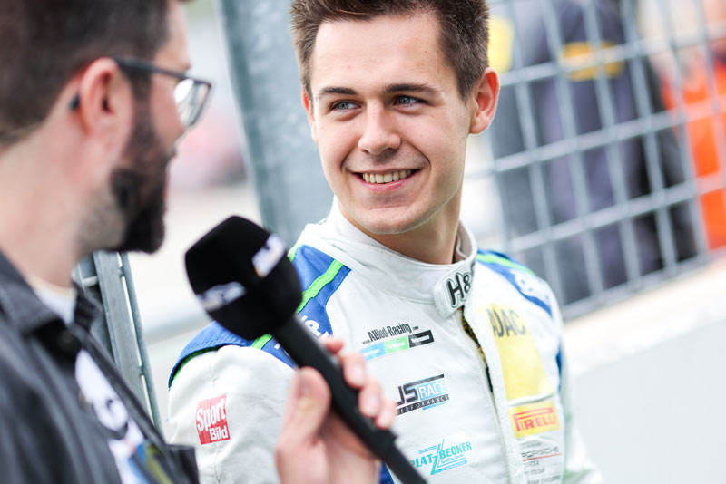 ADAC GT Masters auf dem Lausitz­ring: Joel Sturm sammelt wichtige Punkte auf dem Lausitz­ring